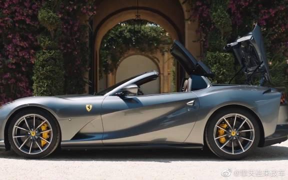 原来敞篷车是这样升降的，法拉利敞篷操作演示