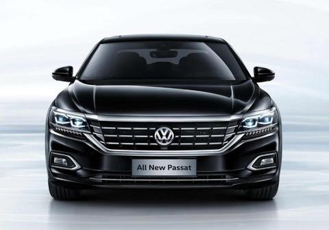 这款纯正德系车，2.0T迸发220马力，8月2.2万销量称王B级