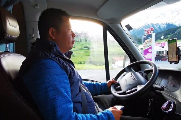 偶遇保时捷拖拉机奥地利不能使用中国驾照？房车挑战上雪山