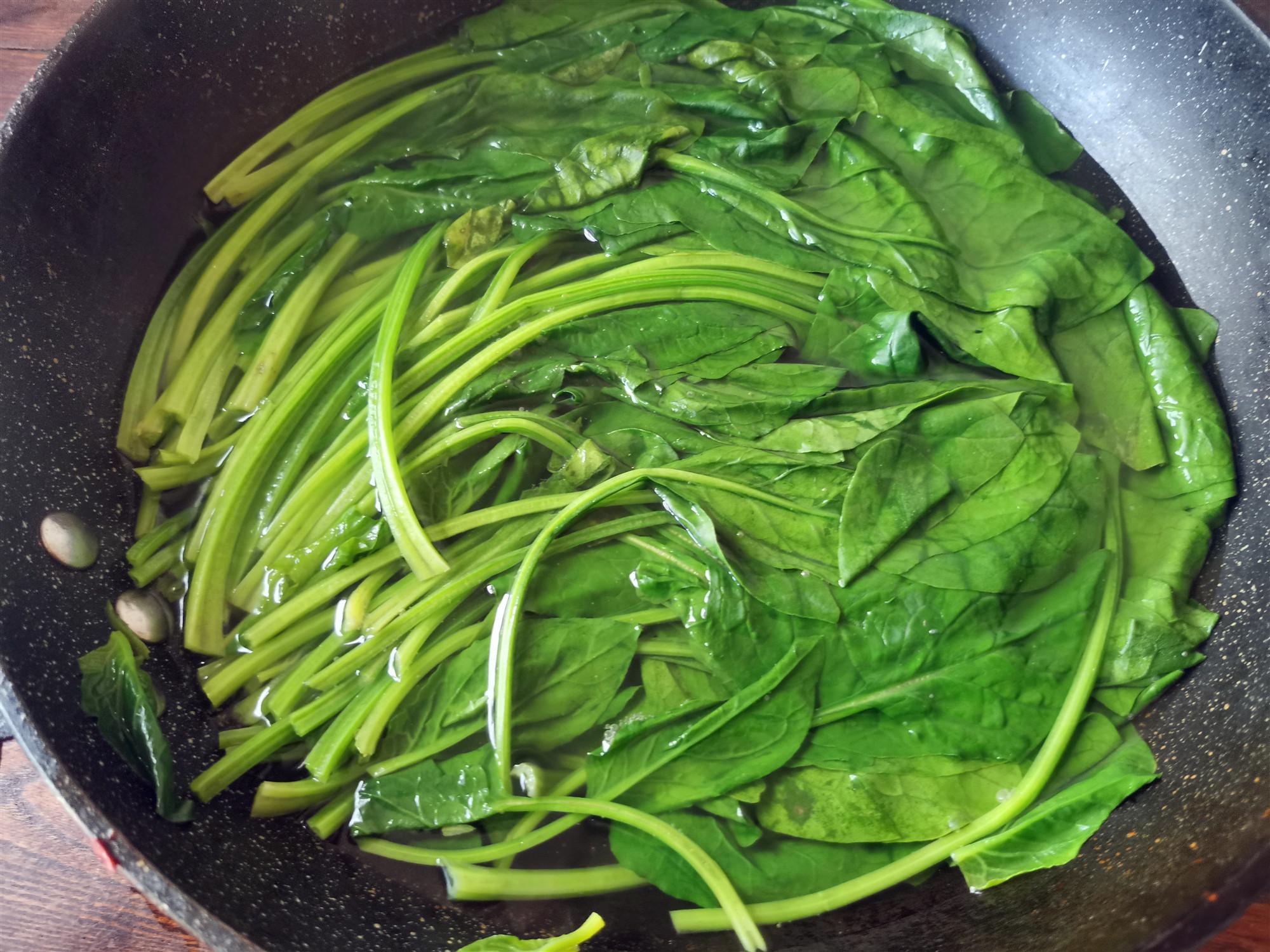 【花生米拌红根菠菜的做法,花生米拌红根菠菜的家常做法】美食杰菜谱做法大全