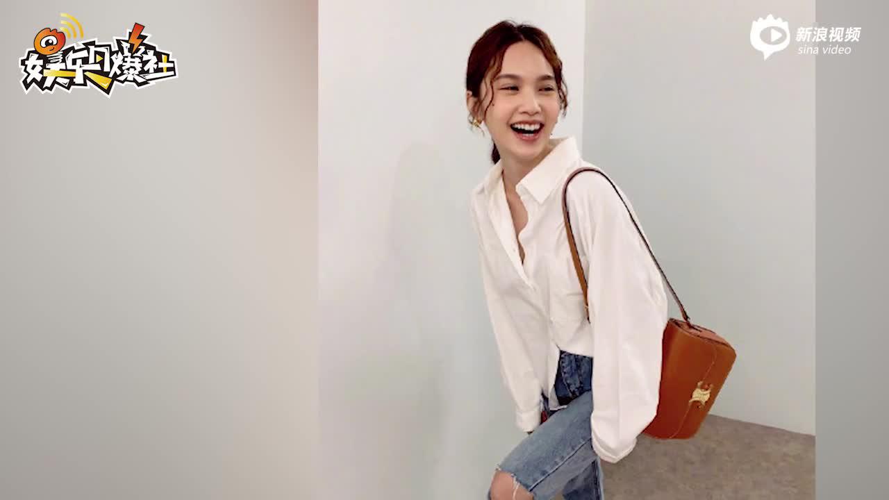 杨丞琳晒文青范美照 白衬衣搭配破洞牛仔裤清爽又时尚