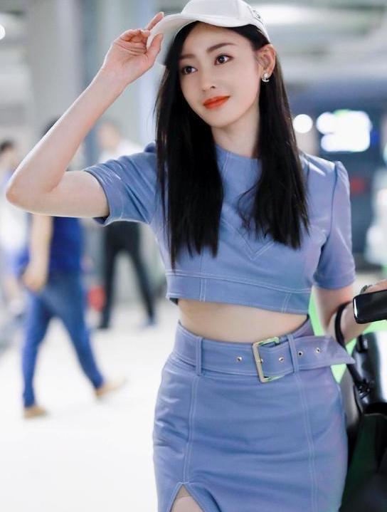 张天爱身材傲人衣品出众，口罩也遮不住美貌，网友：是真的漂亮啊|张天爱|衣品|美貌_新浪新闻