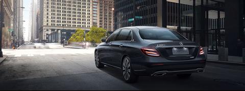 豪华C级车中，价格最坚挺的奔驰E级，开始大幅降价了