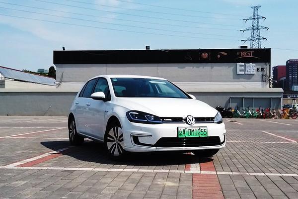 视频：纯电驱动 续航255km 大众纯电动高尔夫是谈情怀还是谈价值？