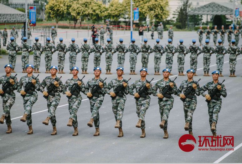 积极准备国庆70周年阅兵，维和部队方队于9月17日在北京昌平阅兵集训点进行训练。摄/李昊