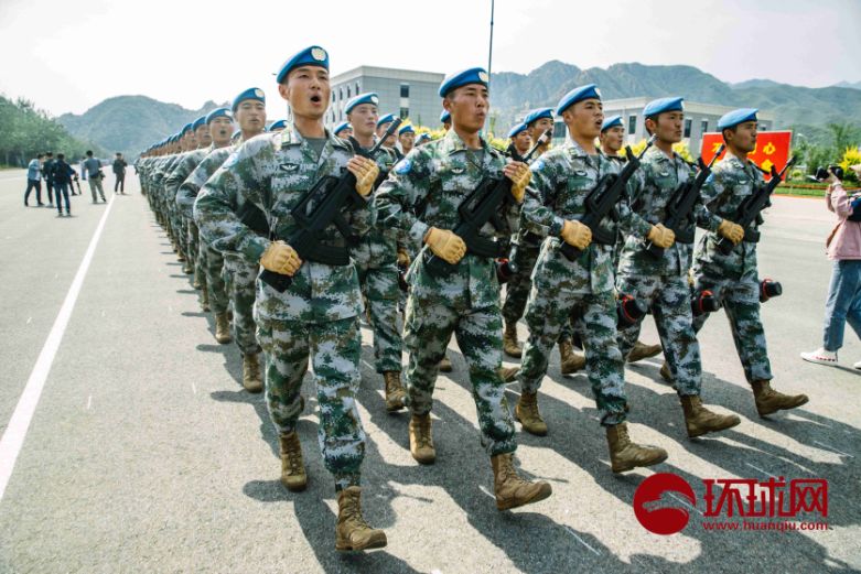 积极准备国庆70周年阅兵，维和部队方队于9月17日在北京昌平阅兵集训点进行训练。摄/李昊