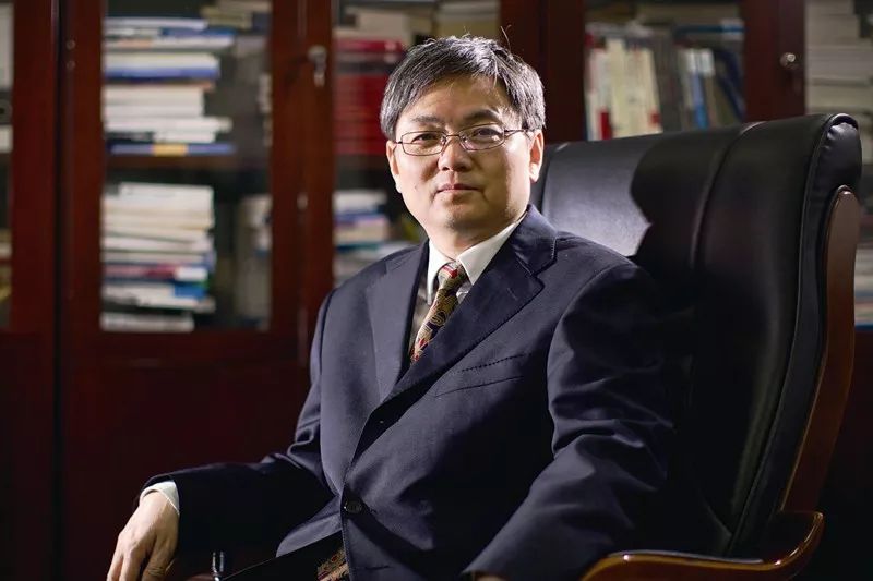 我1996年9月考入中国人民大学经济研究所攻读博士学位,是杨瑞龙教授