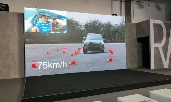 今天不是还有粉丝问我关于全新RAV4荣放的麋鹿测试的事吗