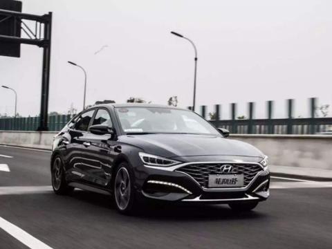 买本田思域不如买它，这款“颜王”配四轮独悬，油耗仅4毛