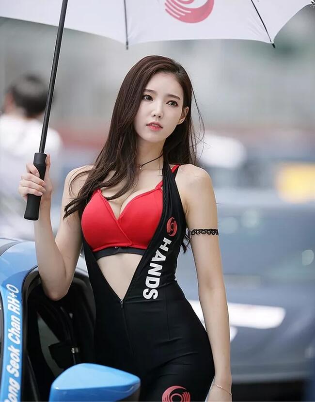 她是我见过最好看的韩国车模，还是韩国第一美女车模，没有之一！