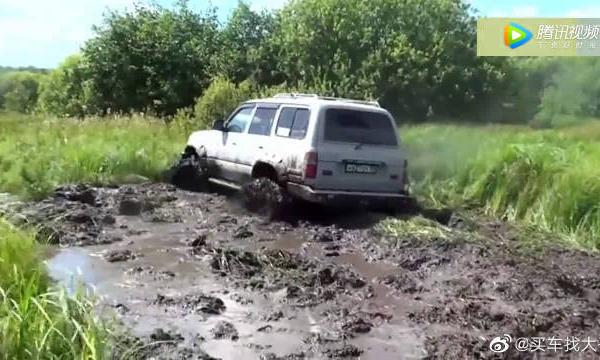 陆巡 、奔驰G，挑战西伯利亚沼泽地，奔驰G只能借助牵引绳通过
