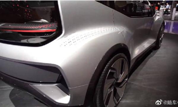 车展实拍奥迪Ai：Me概念车，不知道以后量产会不会这么漂亮