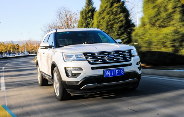车身超5米的纯进口SUV,只卖32万起,为啥卖不动?