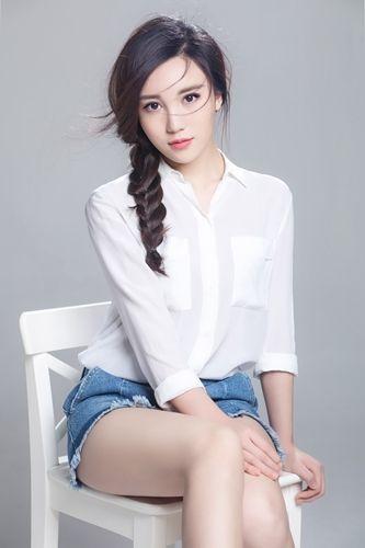 教许嵩弹琴、为周杰伦伴奏，这个颜值才华并存的女子是何许人也？