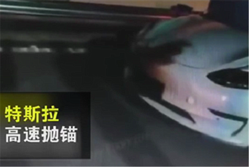 特斯拉“自动驾驶”再出事故!45万Model 3无法识别隔离锥,撞了