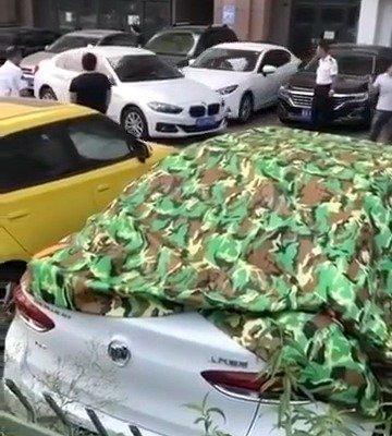 汽车视频：这啥情况，因为宝马不挪车？