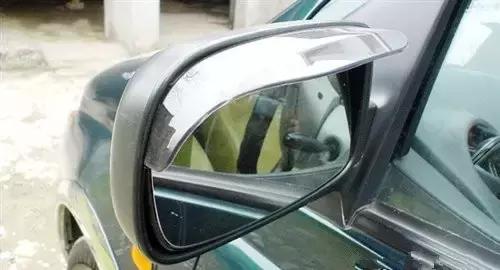 调整后视镜位置 最大化消除盲区