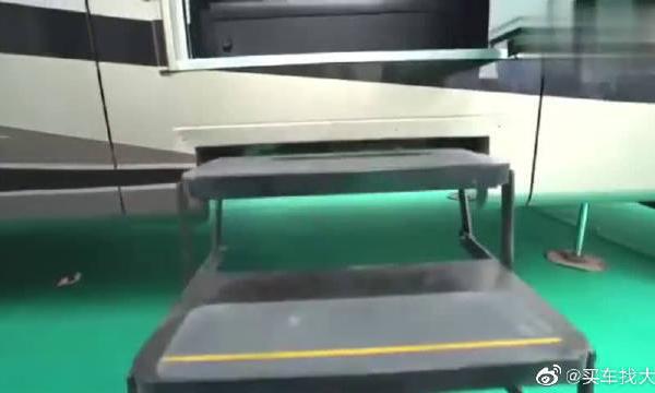 开着278w的福特房车自驾游，都是贫穷限制了我的想象力！