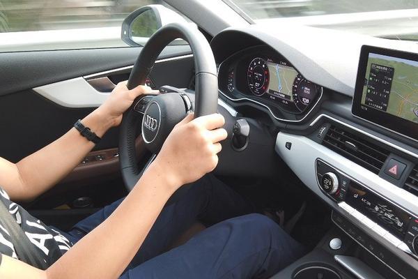 王工评价奥迪A4L的转向手感：电子味略重稳定性好