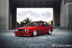 汽车美图：BMW E30 国庆与红色更配~