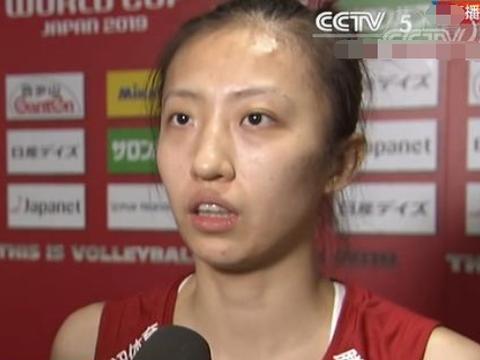 中国女排夺冠赛后，郎平采访时情绪哽咽，直言到：其实挺难的