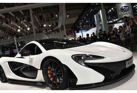 迈凯伦展区“水泄不通”，只因来了个“芭比娃娃”，没白等