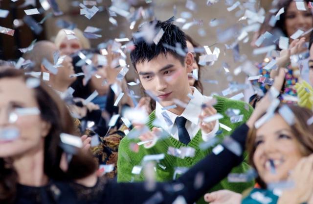 陈飞宇巴黎走秀无修图来了，高清镜头下的真实颜值，你给几分？