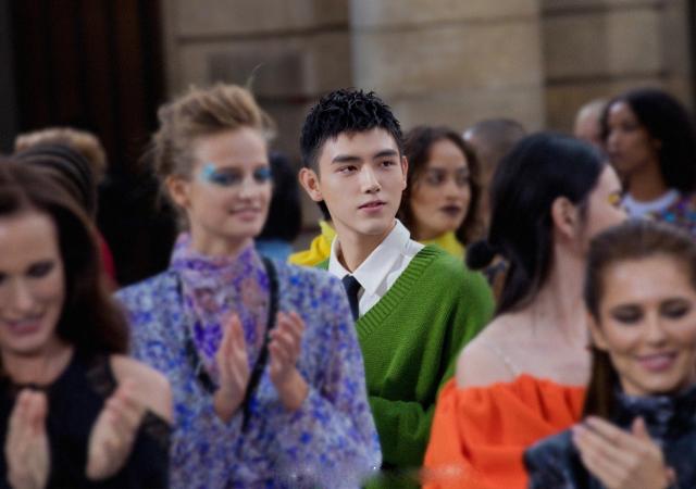 陈飞宇巴黎走秀无修图来了，高清镜头下的真实颜值，你给几分？