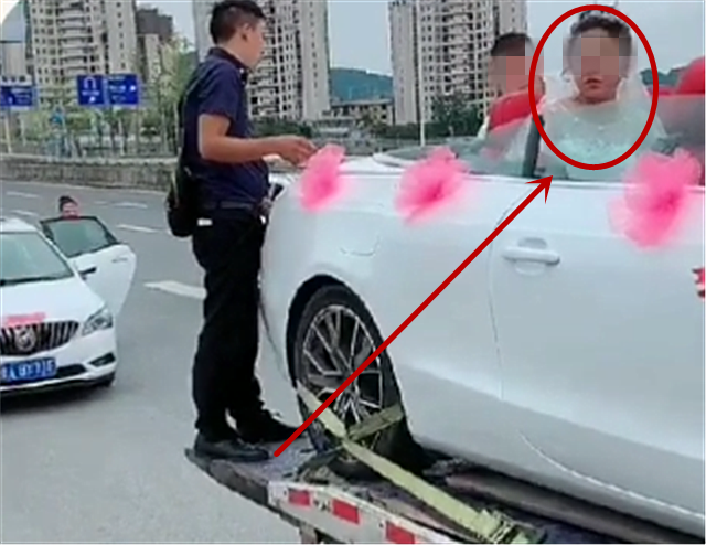 奥迪A5做婚车，半路抛锚，叫来拖车，婚车和新娘一起被拖到现场