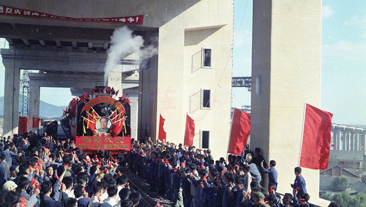 9月30日南京长江大桥部分建成通车:1967年中国自行设计的争气桥