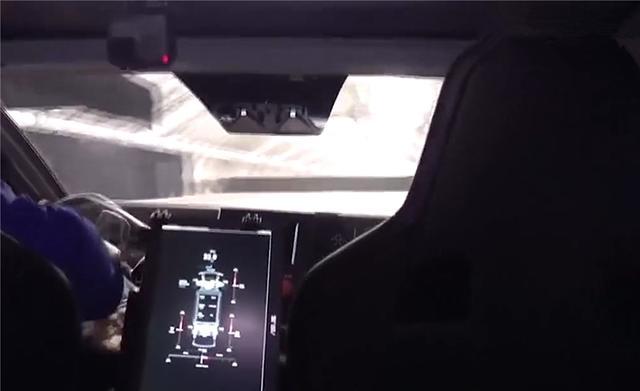 FF91实车现街头，配劳斯莱斯对开门，1050马力2.3秒破