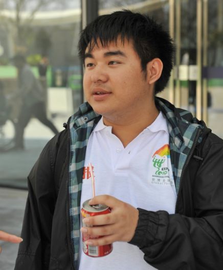 汶川大地震中的那位“可乐男孩”，11年后成了可乐博物馆“馆长”