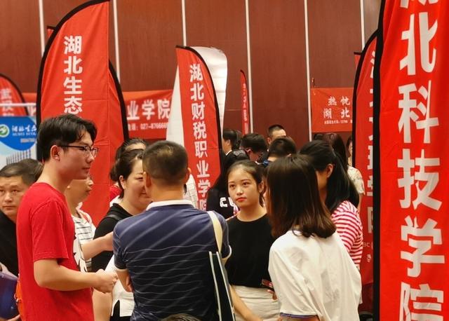 本科有一二三本之分，那专科呢？400分和200分的专科有哪些区别？