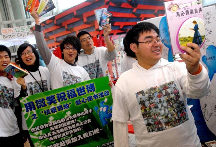 汶川大地震中的那位“可乐男孩”，11年后成了可乐博物馆“馆长”