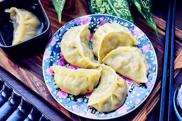 丝瓜的镇店吃法，一咬一口软嫩清香多汁，比三鲜饺子还好吃