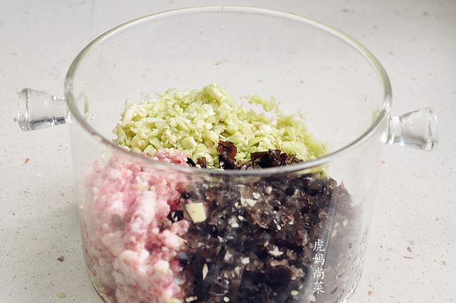 丝瓜的镇店吃法，一咬一口软嫩清香多汁，比三鲜饺子还好吃