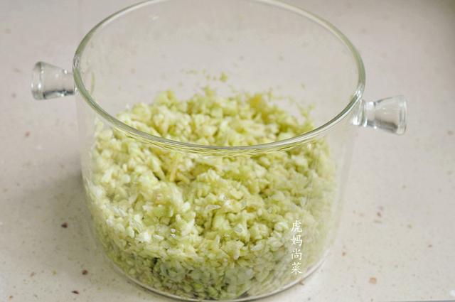 丝瓜的镇店吃法，一咬一口软嫩清香多汁，比三鲜饺子还好吃