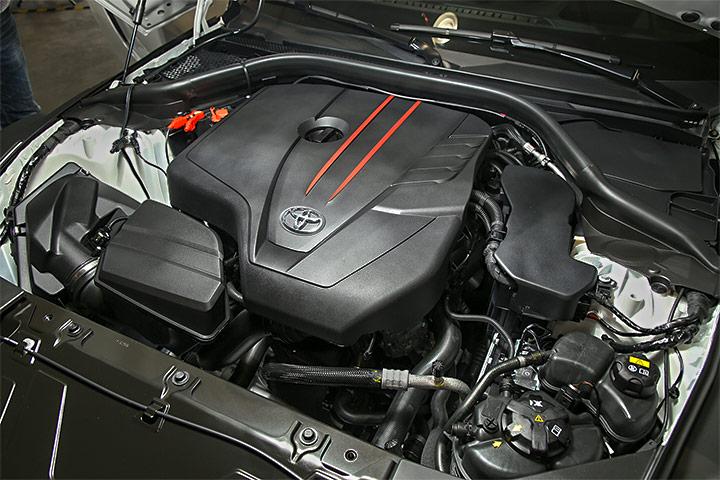 赛道试驾丰田GR Supra!它能让你身旁的女孩舍弃宝马Z4?