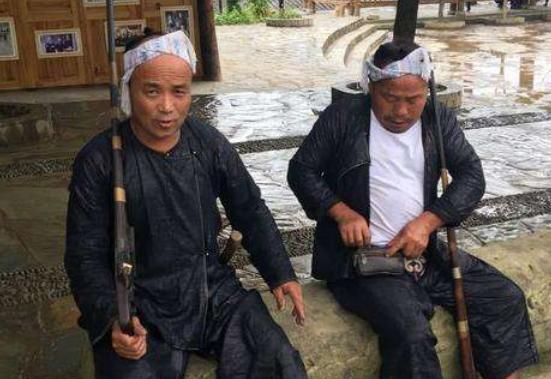 中国唯一不禁枪的地方，男女老少人手一支从不离身