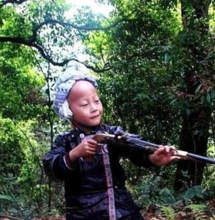 中国唯一不禁枪的地方，男女老少人手一支从不离身