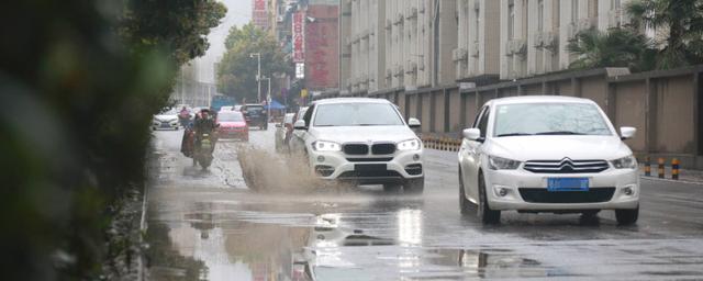 冰雹会把车砸坏吗,防冰雹车衣有吗