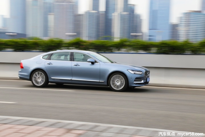 安全配置业界领先,2.0T动力只需7个油,关键比E级、5系便宜