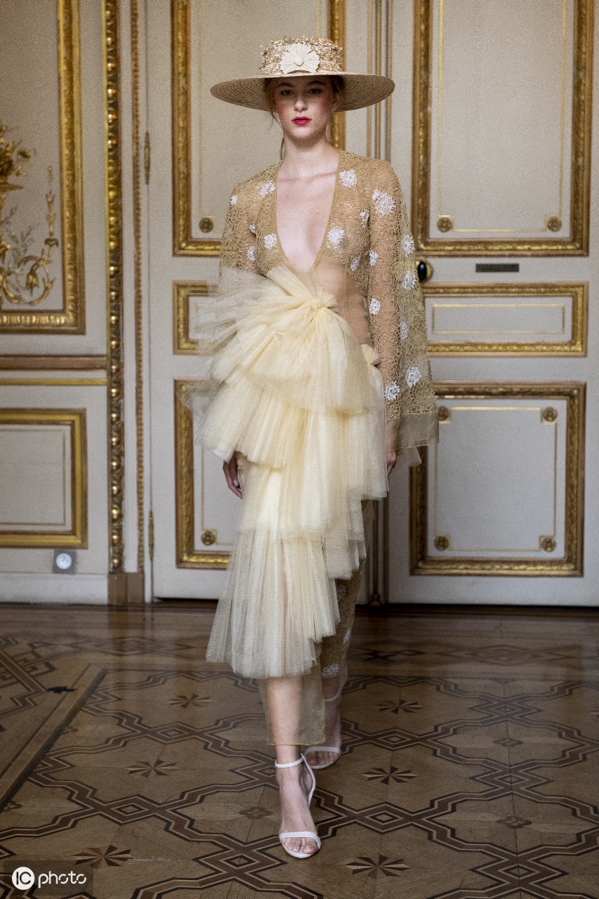 paris fashion week,fashionshow时装秀 巴黎2020春夏时装周paris fashion week runway flying solo