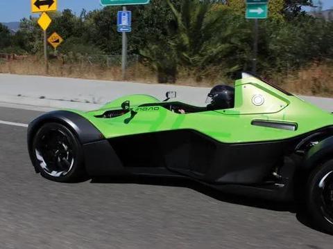 合法上路BAC Mono单人座跑车，2.3升四缸涡轮引擎+全碳纤维车身