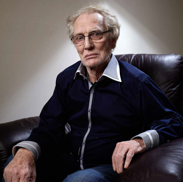 英国摇滚巨星患严重疾病去世,享年80岁,生前与毒瘾搏斗戒毒29次