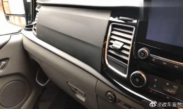 开它送货想不帅都难，实拍改装福特Transit Custom！真的是牛！