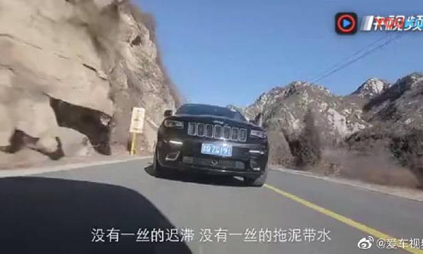 试驾Jeep大切诺基SRT8视频，没有一丝的拖泥带水！