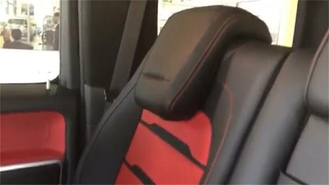 实拍“G63 AMG”, 这款“高奢侈”现身上演中国红