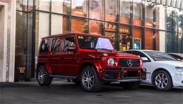 实拍“G63 AMG”, 这款“高奢侈”现身上演中国红
