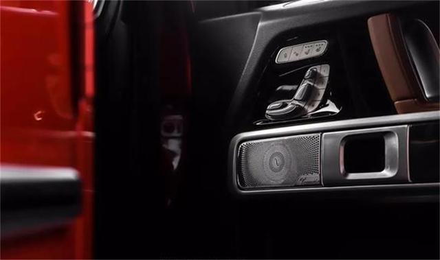 实拍“G63 AMG”, 这款“高奢侈”现身上演中国红